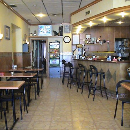 Hostal Restaurante Milan II Сан Клементе Екстериор снимка
