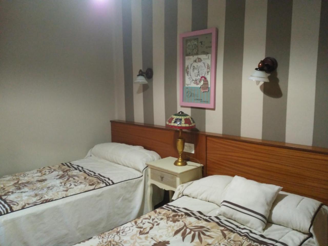 Hostal Restaurante Milan II Сан Клементе Екстериор снимка