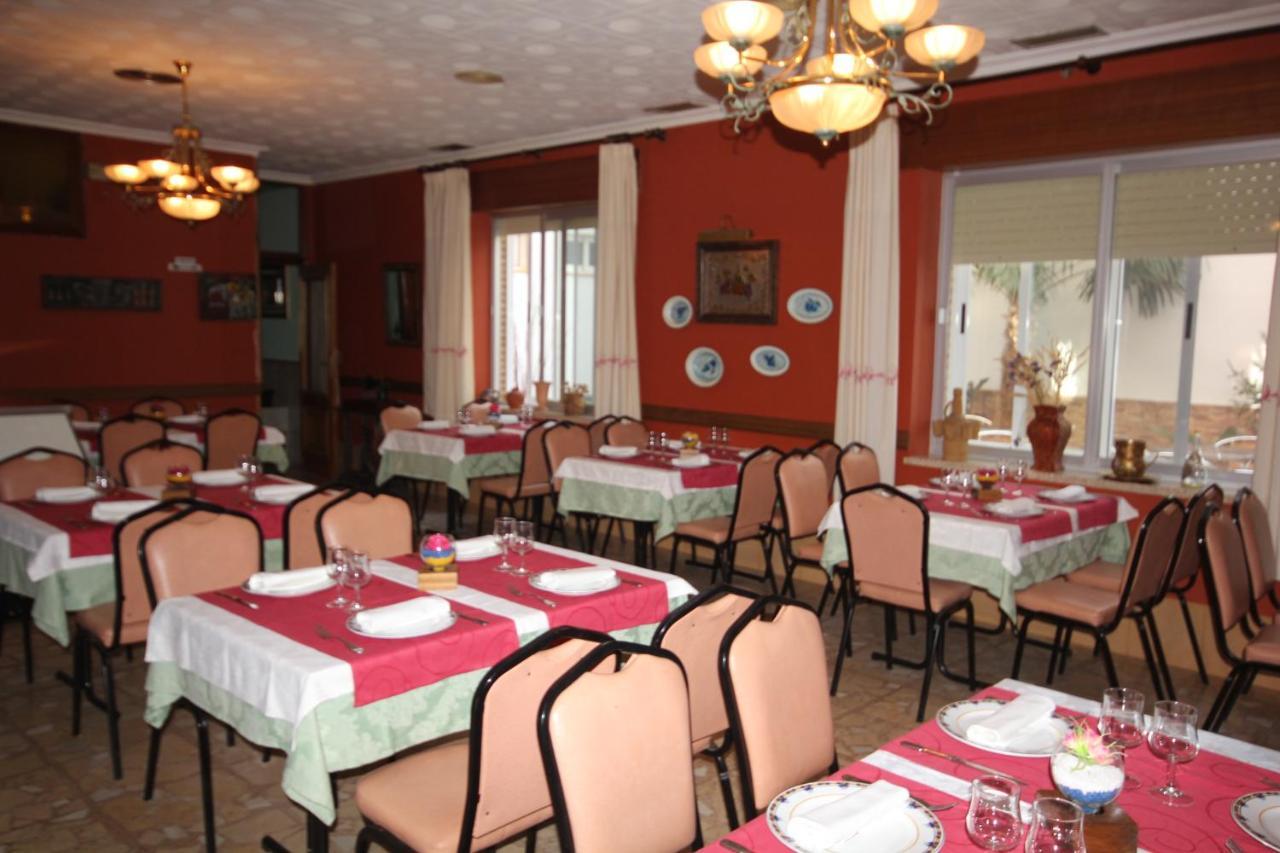 Hostal Restaurante Milan II Сан Клементе Екстериор снимка