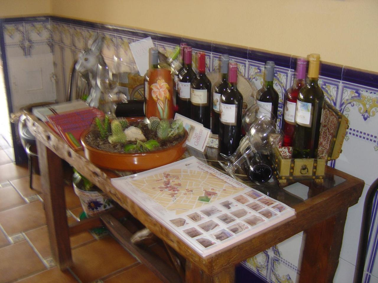 Hostal Restaurante Milan II Сан Клементе Екстериор снимка